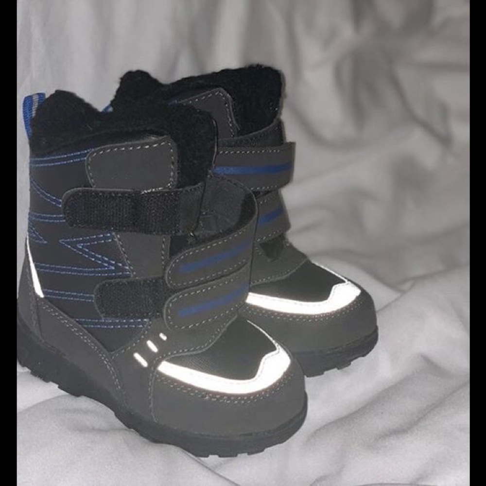 Totes kids snow boots